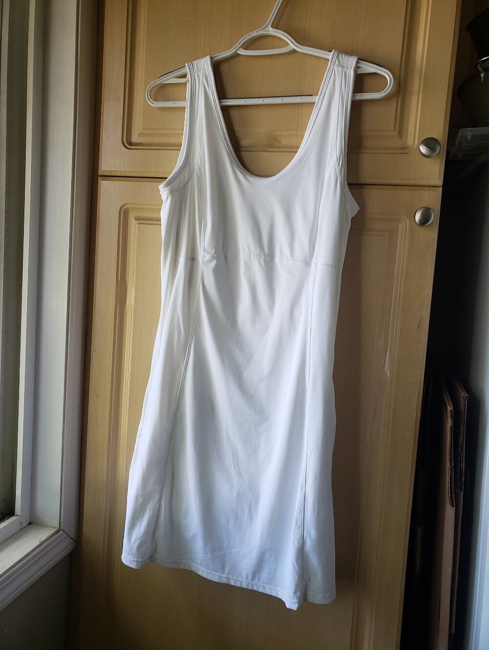 Lole White Sleeveless Scoop Neck Bodycon Dress